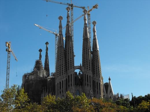 Agile vs. Waterfall: Why the Eiffel Tower was built in 2 years and the  Sagrada Familia